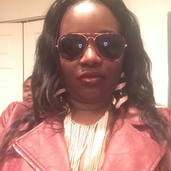 Meet your Posher, Ruth - Picture 1 of 1